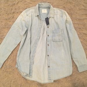 American Eagle Boyfriend Fit Chambray (NWT)